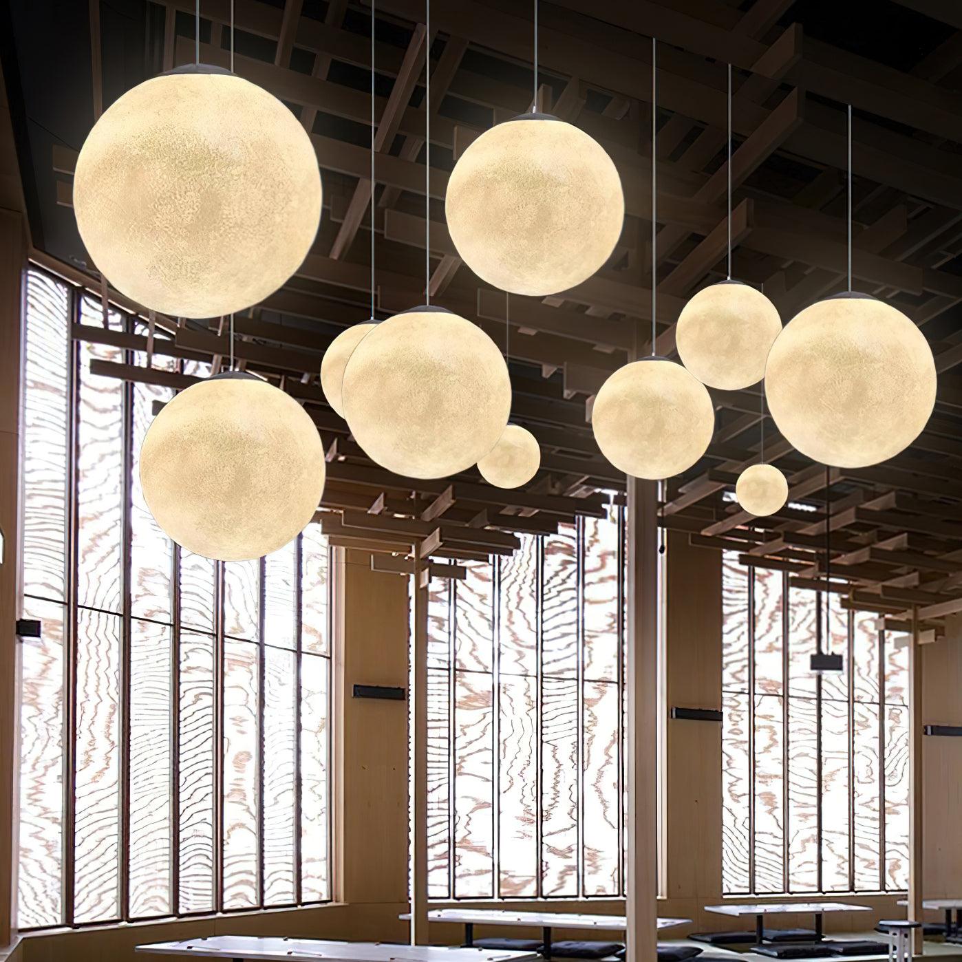 MondMagie – Hängeleuchte im schimmernden Vollmond-Design