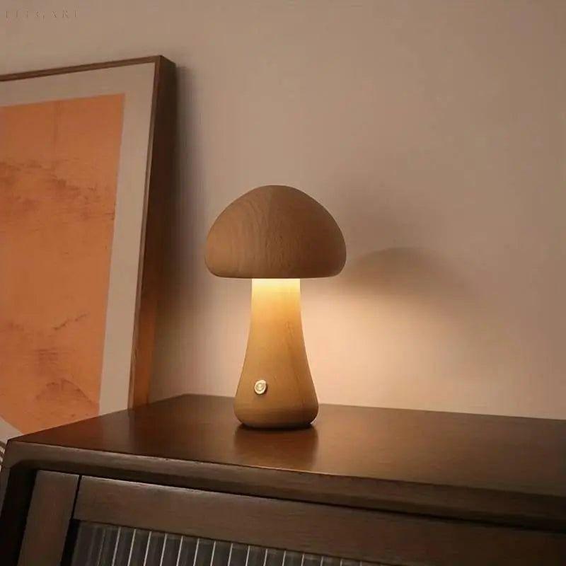 Skurrile Pilzlampe aus Holz