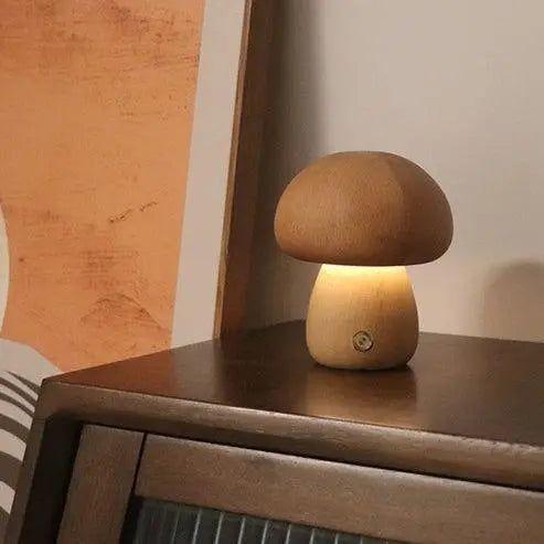Skurrile Pilzlampe aus Holz