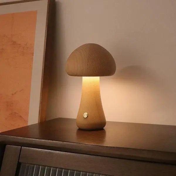 Skurrile Pilzlampe aus Holz