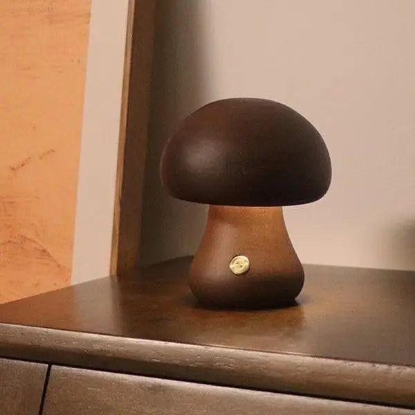 Skurrile Pilzlampe aus Holz