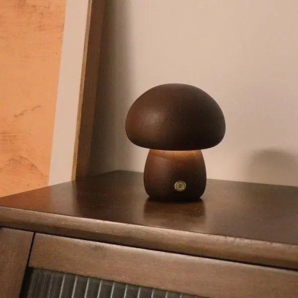 Skurrile Pilzlampe aus Holz