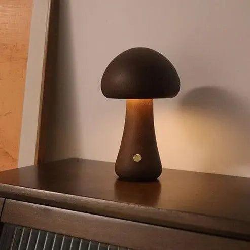 Skurrile Pilzlampe aus Holz
