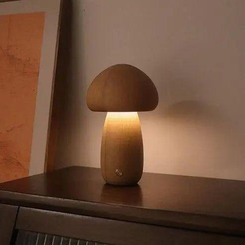 Skurrile Pilzlampe aus Holz