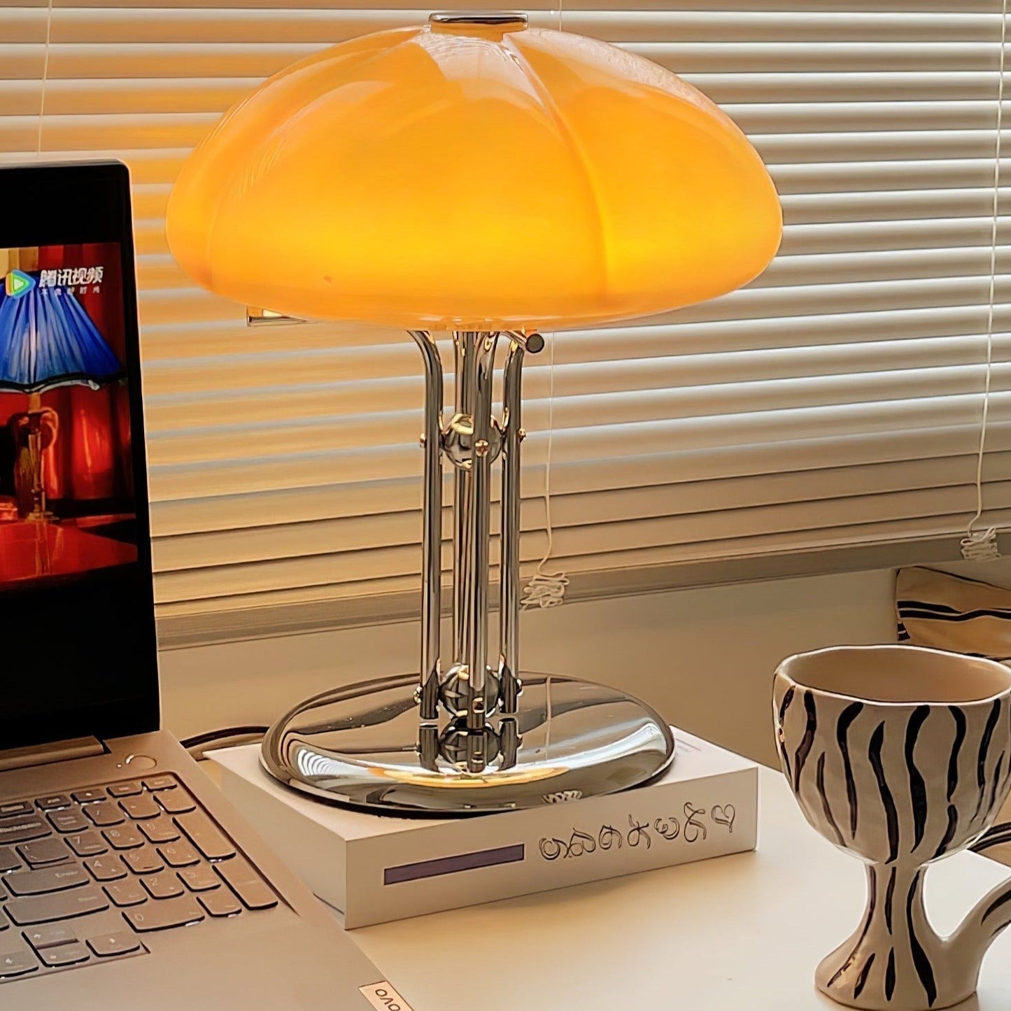 MushHaus – Pilzförmige Bauhaus-Tischlampe im stilvollen Design