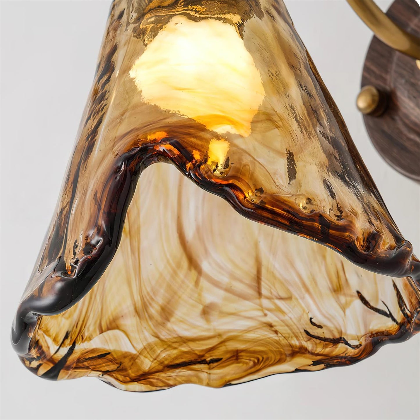 Alessia – Wandleuchte mit bernsteinfarbenem Glas