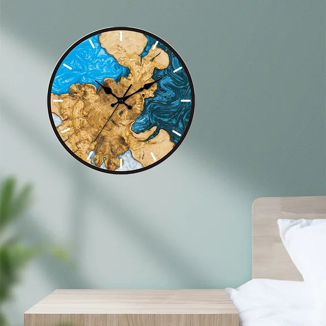 Wanduhr aus Acryl mit Holzmaserung