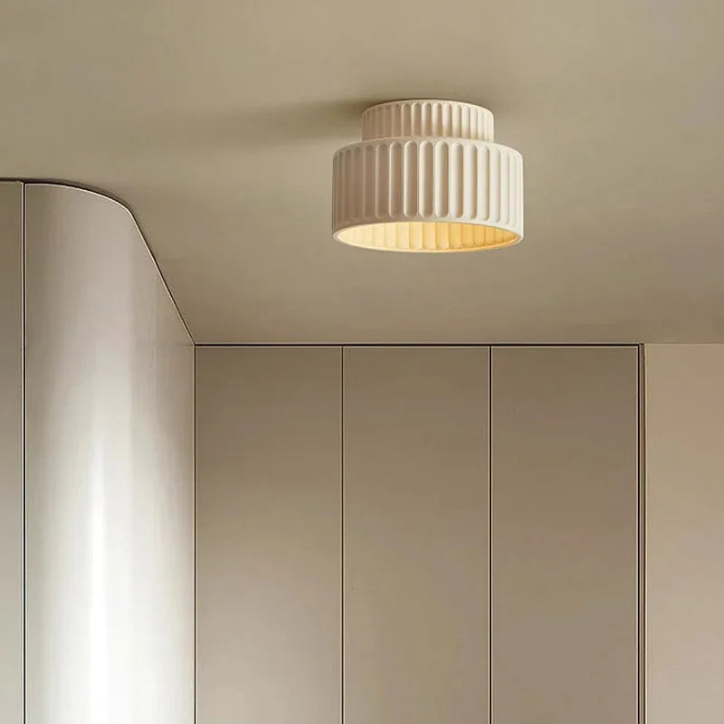 Deckenleuchte im nordischen Creme-Stil