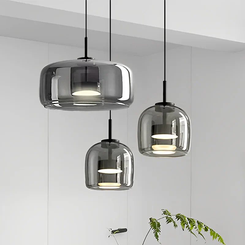 Minimalistische Hängelampe aus Glas