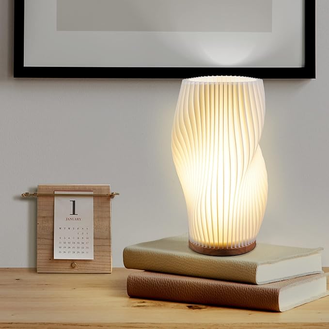 Nerea – Zeitgemäße Wavecrest Tischlampe