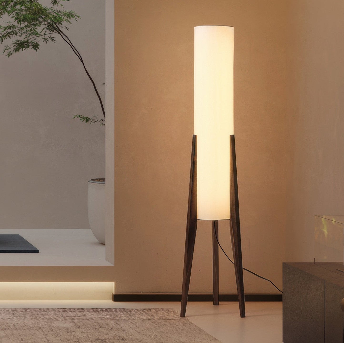 Olivia – Vintage Stehlampe aus Nussbaumholz