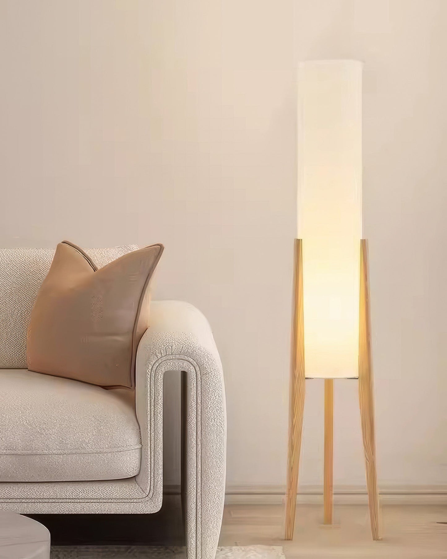 Olivia – Vintage Stehlampe aus Nussbaumholz