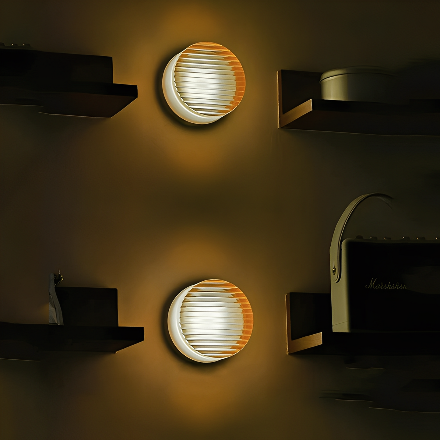 Kira – Skandinavische Wandlampe mit Wellenmuster
