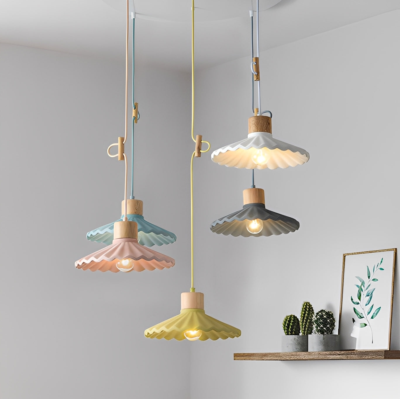 Alina – Zeitgemäßer Kronleuchter aus Resin und Holz