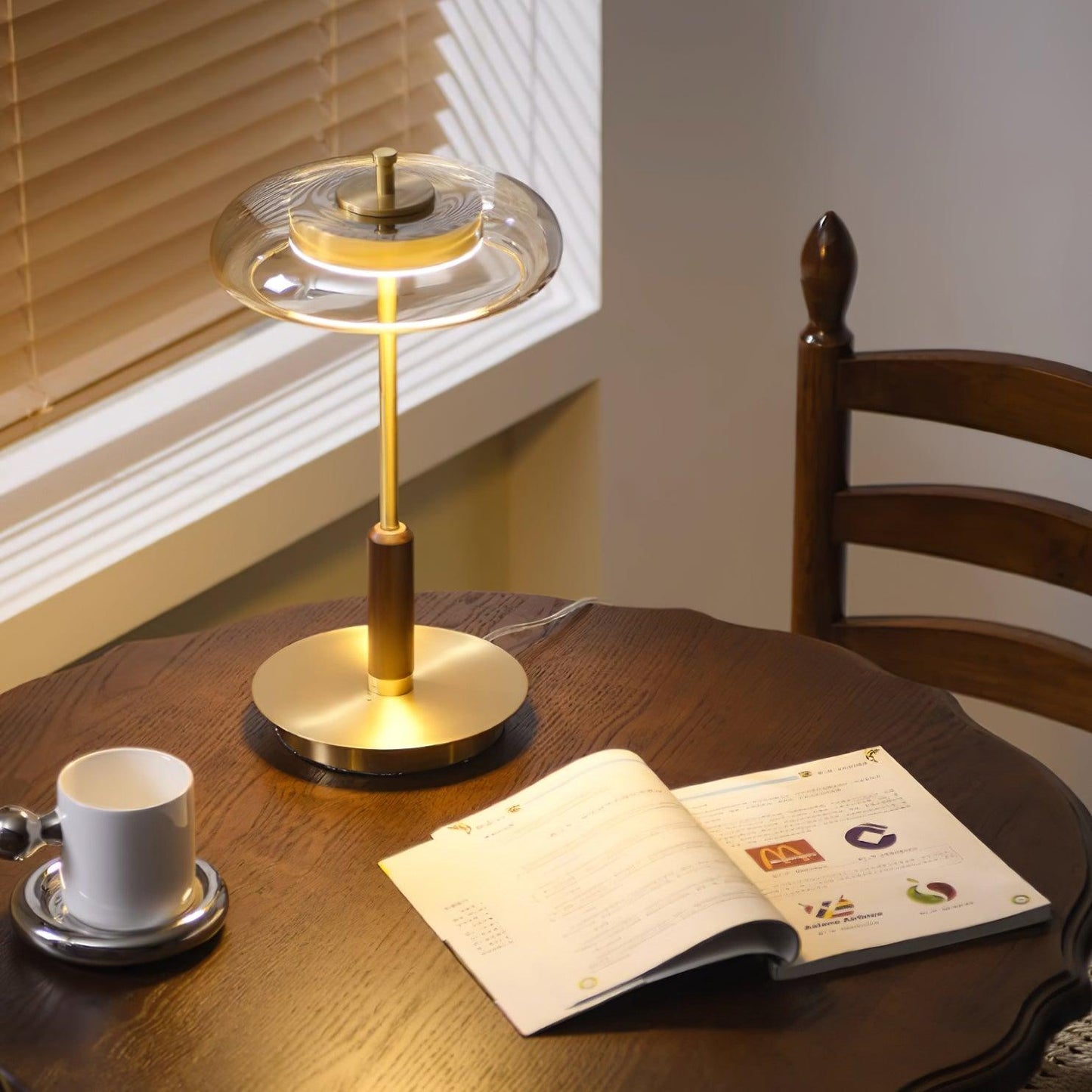Redondo – Stilvolle LED-Tischlampe aus Metall und Glas
