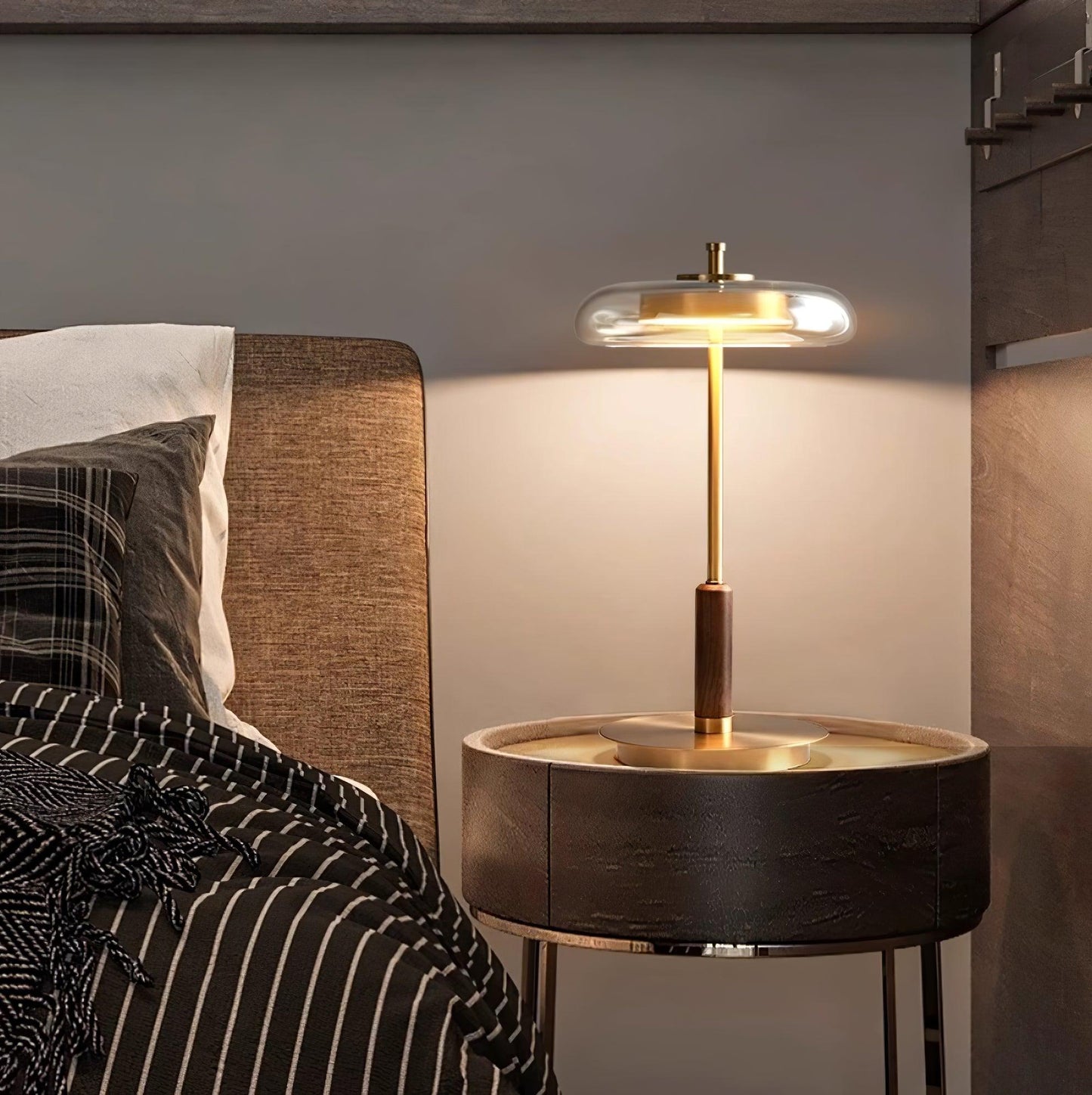 Redondo – Stilvolle LED-Tischlampe aus Metall und Glas