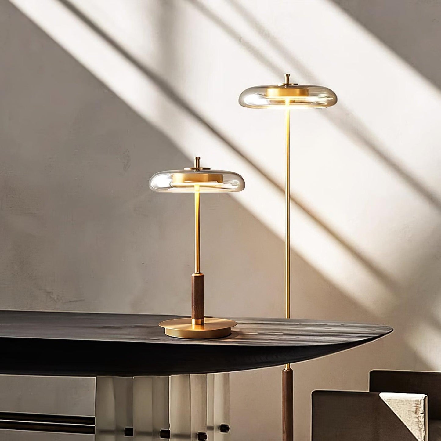 Redondo – Stilvolle LED-Tischlampe aus Metall und Glas