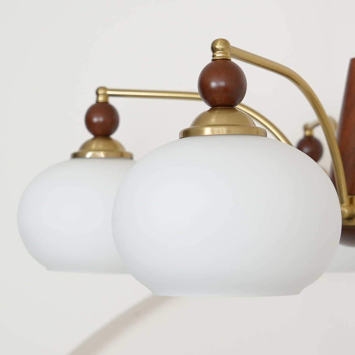 Calliope – Vintage-Kronleuchter mit altem Charme