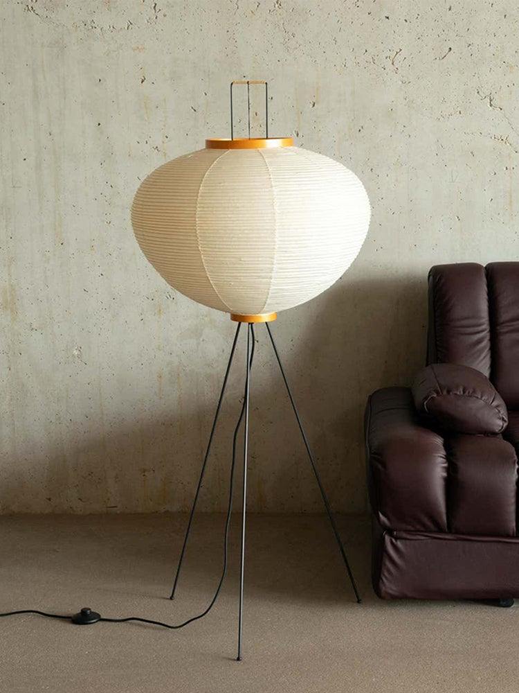 Noa – Stehlampe aus Reispapier: Schlichte Ruhe als Licht