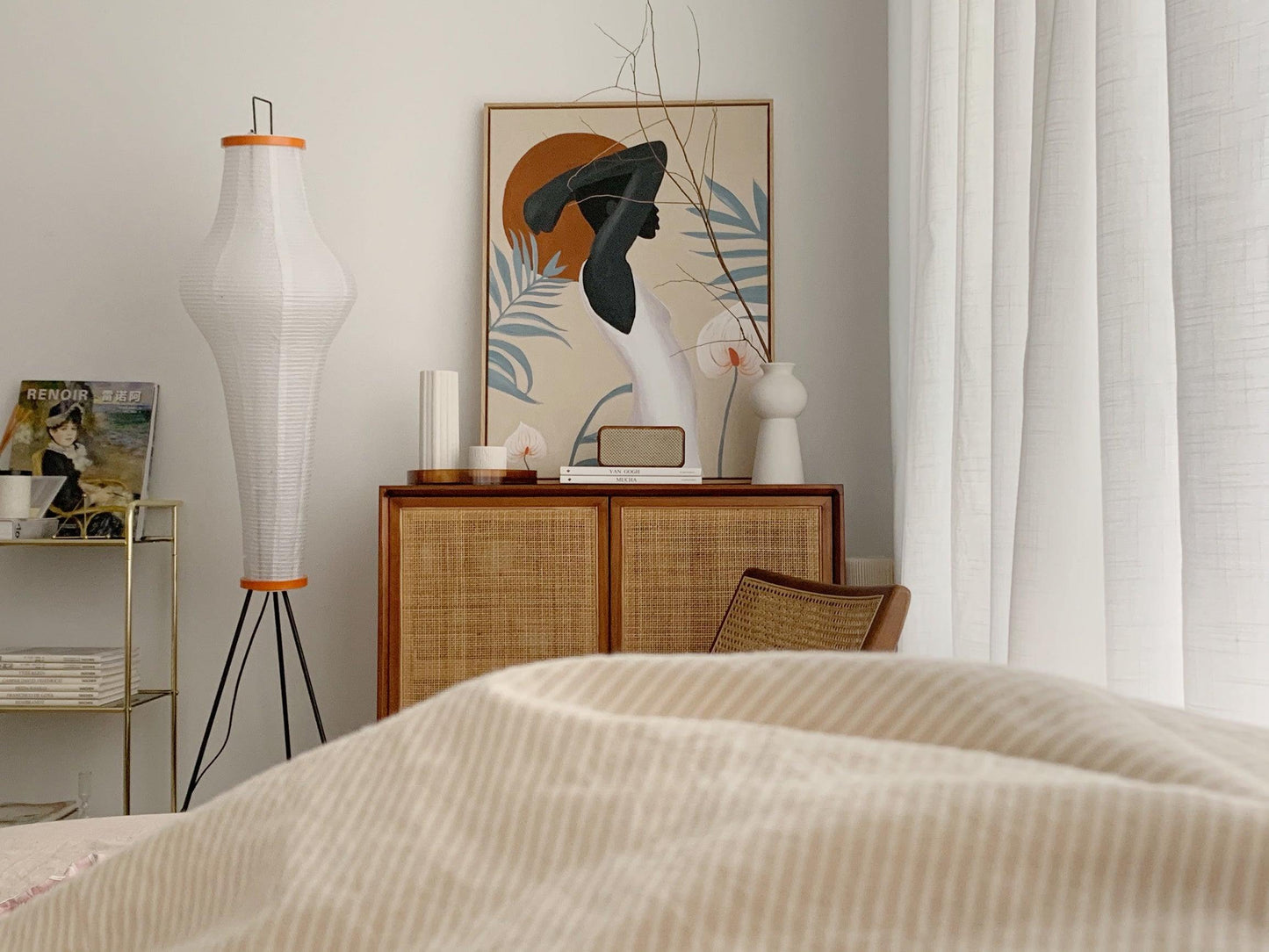 Noa – Stehlampe aus Reispapier: Schlichte Ruhe als Licht
