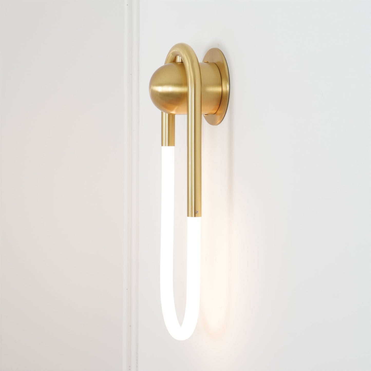 Runa – Elegante Kupfer-Wandleuchte