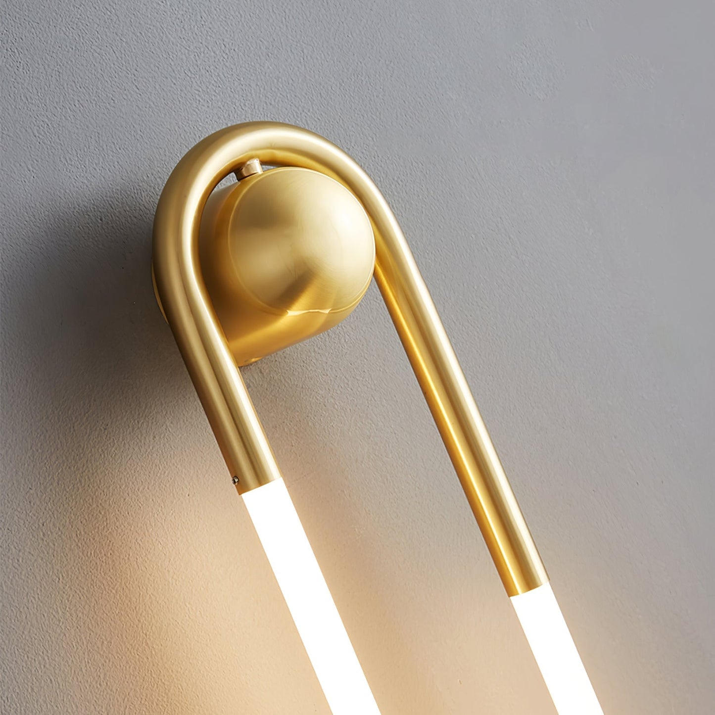 Runa – Elegante Kupfer-Wandleuchte