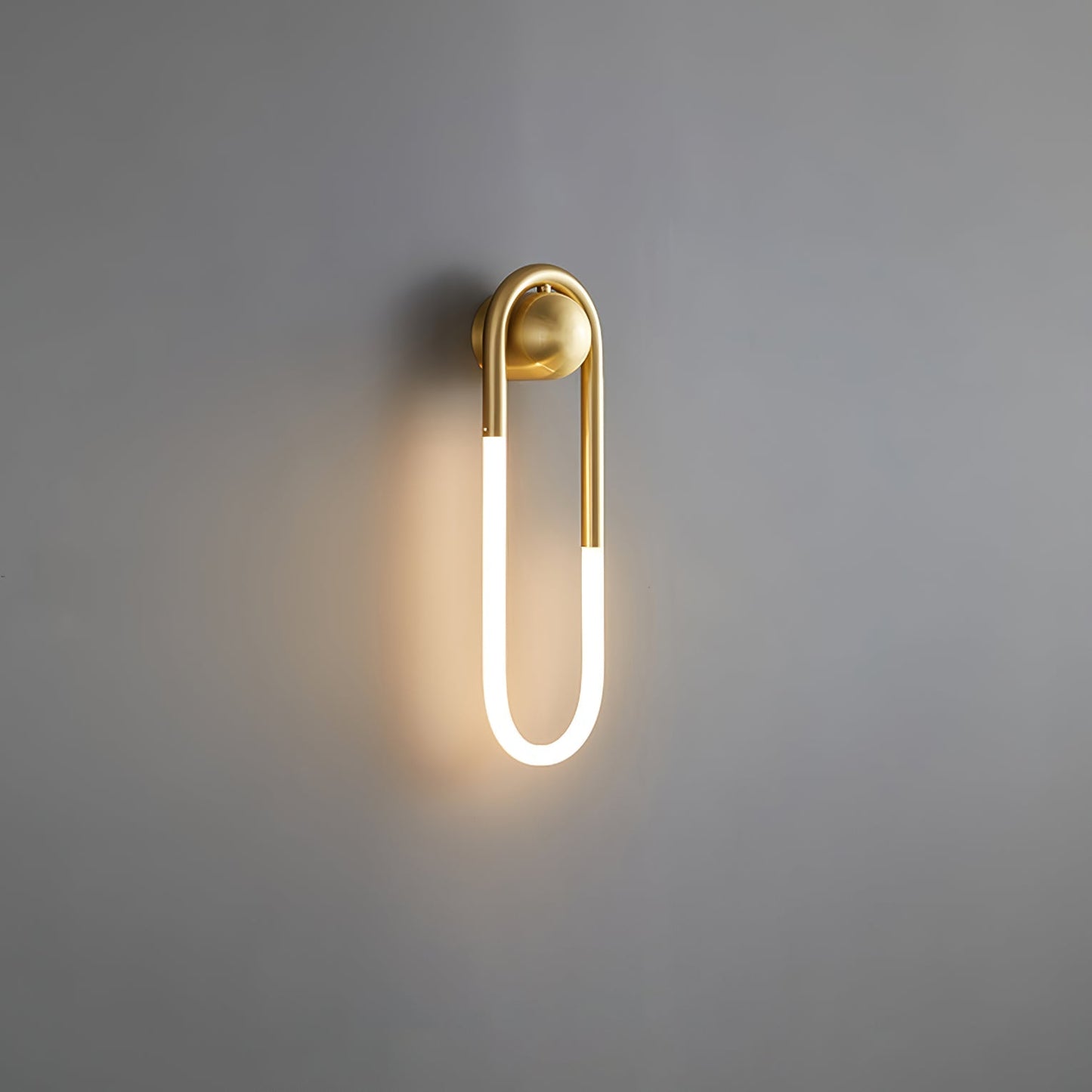 Runa – Elegante Kupfer-Wandleuchte