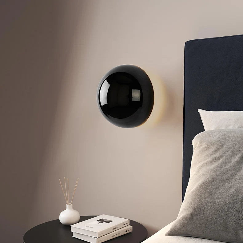 BauLicht – Wandlampe im Bauhaus-Stil mit mittelalterlicher Note