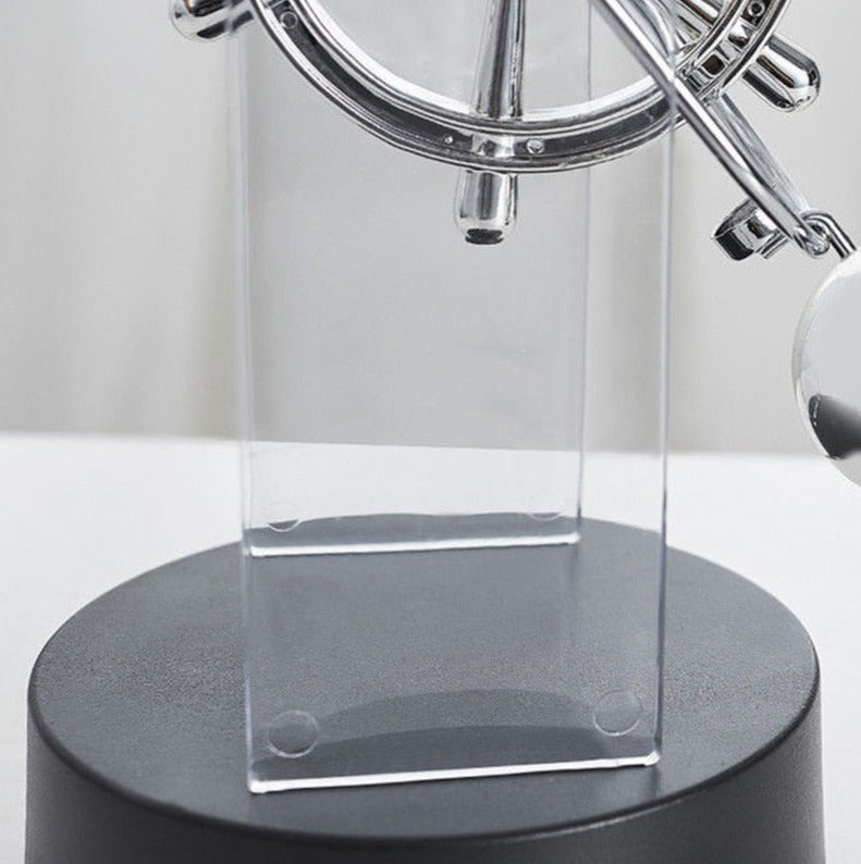 MotionLoop – Rotierendes Pendel-Ornament fürs Büro