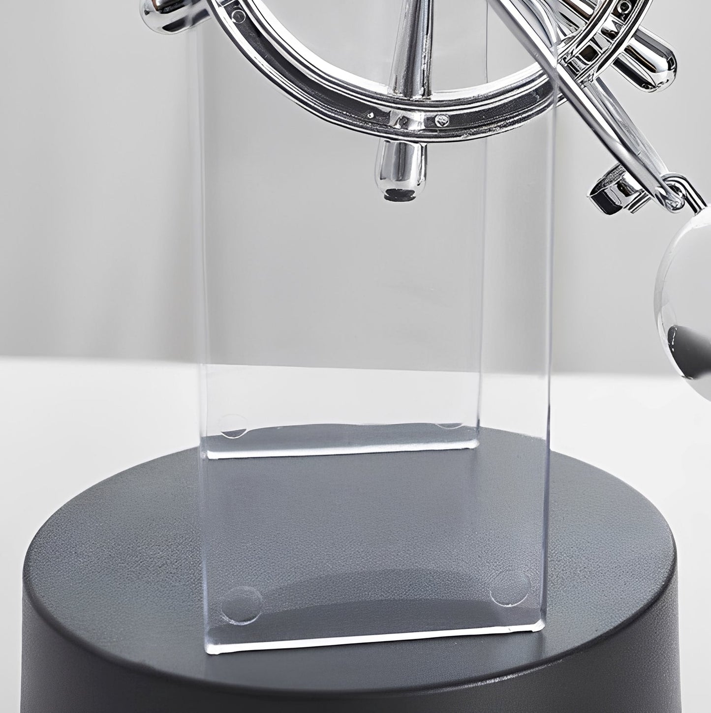 OrbitMotion – Kreatives Newton-Pendel