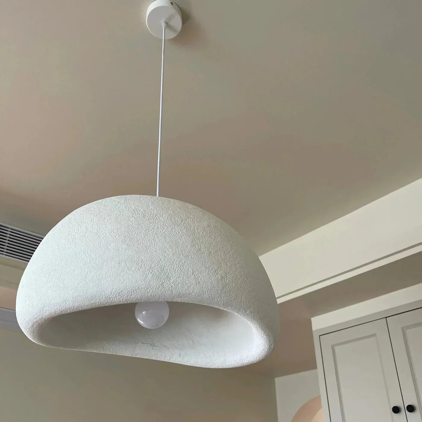 ZenForm – Minimalistische Hängelampe im zeitlosen Wabi-Sabi Design