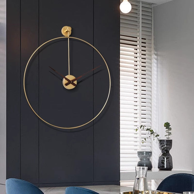 Svea – Elegante Designer-Wanduhr