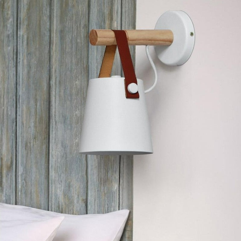 Elin - Hängende Wandleuchte im nordischen Holzdesign