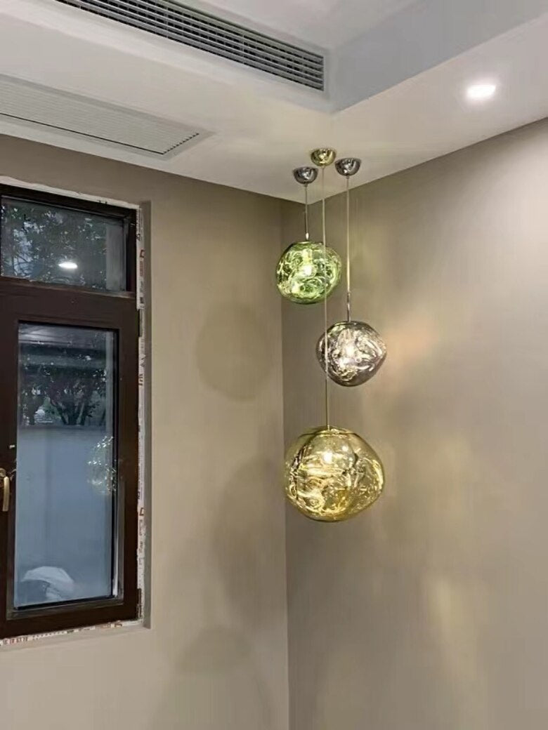 LavaGlow - LED-Pendelleuchte aus mundgeblasenem Lavaglas