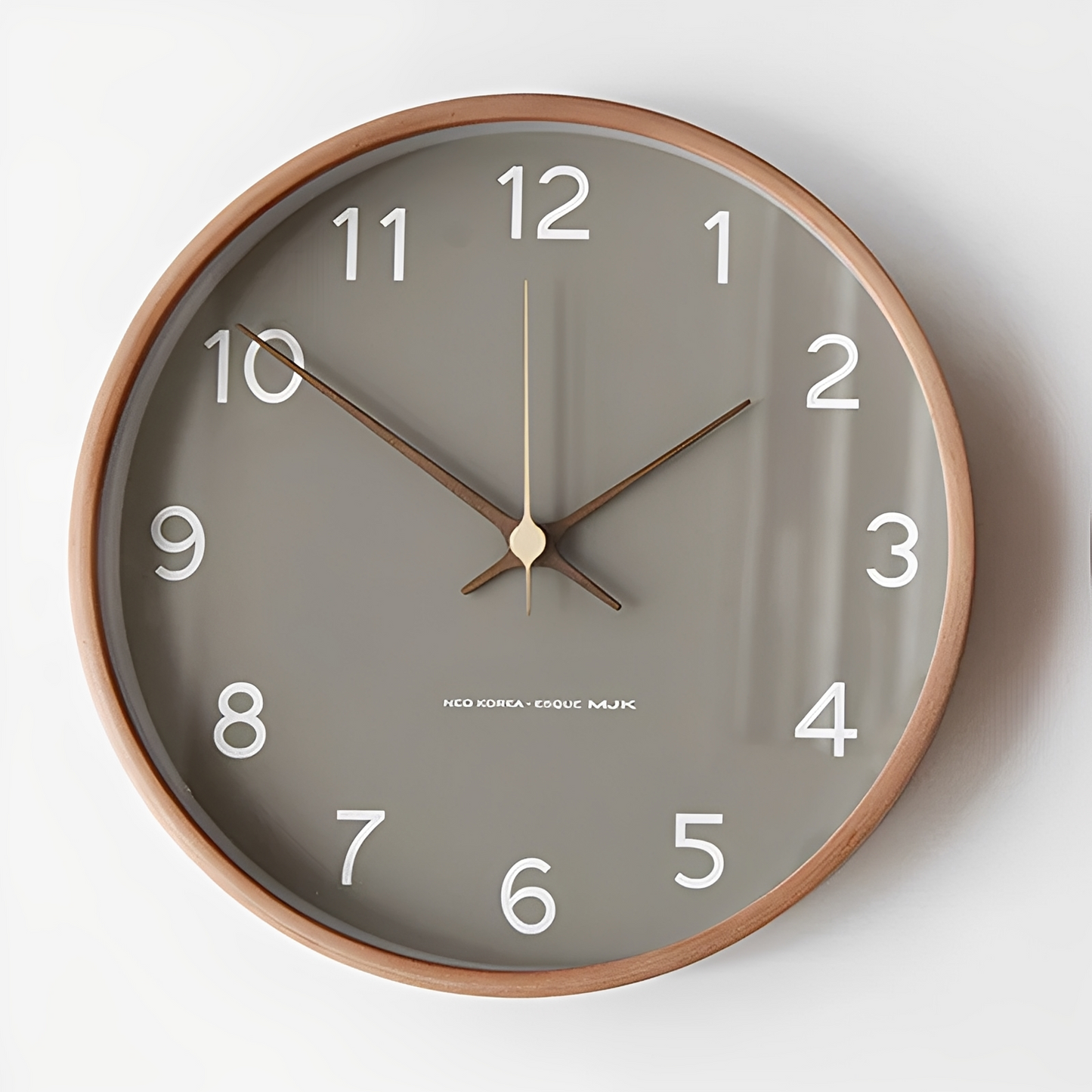Marla – Moderne Holzwanduhr