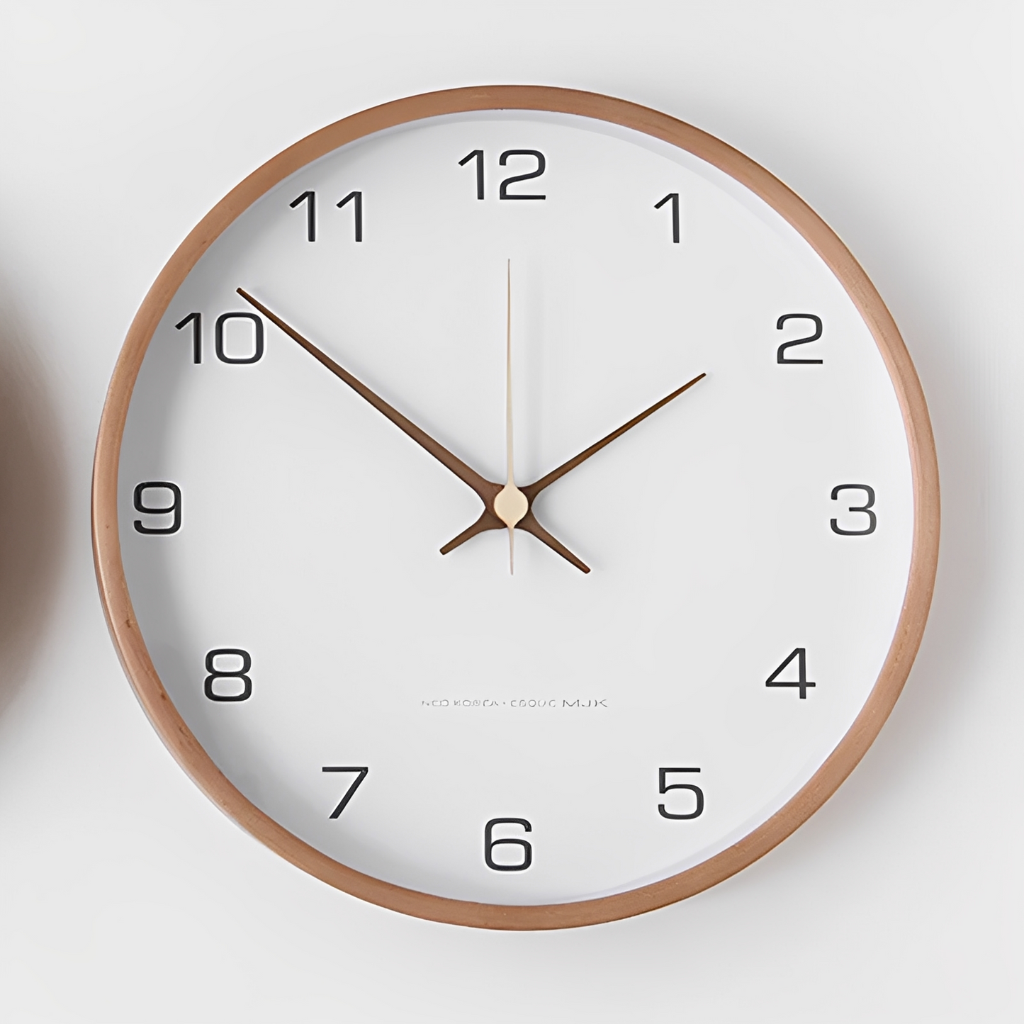 Marla – Moderne Holzwanduhr
