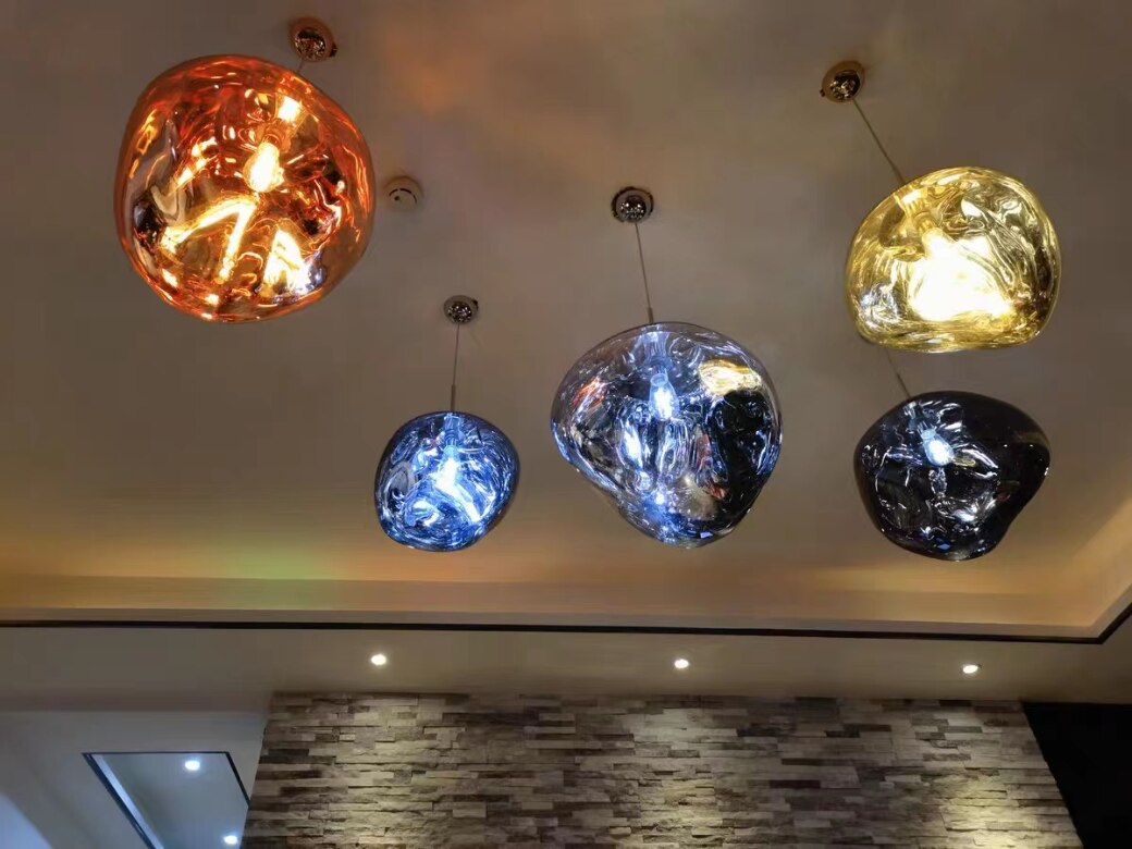 LavaGlow - LED-Pendelleuchte aus mundgeblasenem Lavaglas