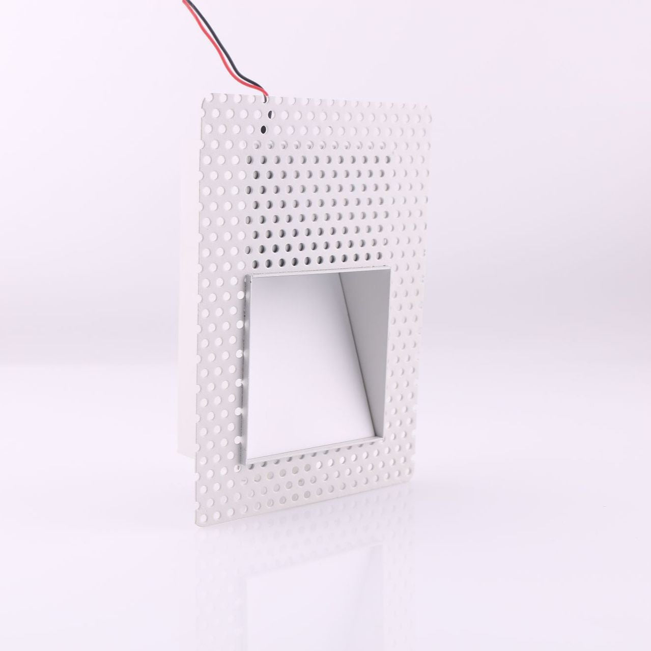 Gregor – Schlichte Treppen Kick Lampe