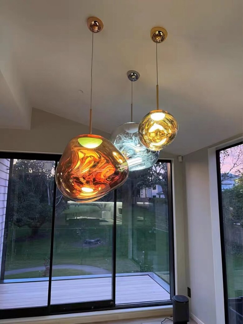 LavaGlow - LED-Pendelleuchte aus mundgeblasenem Lavaglas