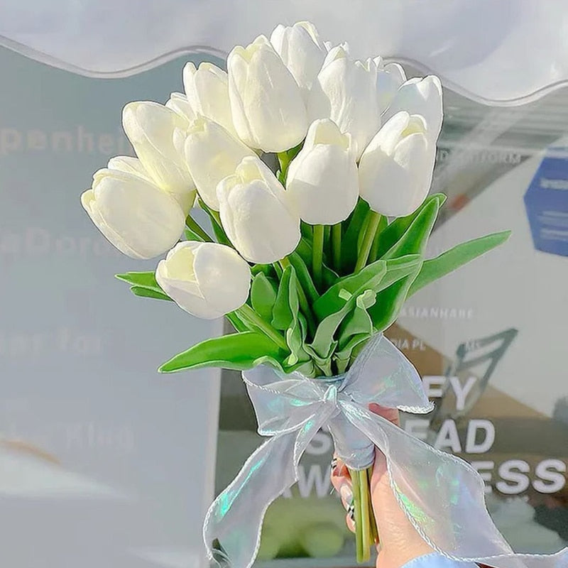 Künstliche Tulpensträuße in realistischer Optik