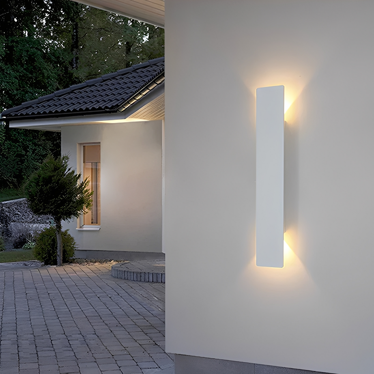Levana – Moderne schlichte lange Wandleuchte