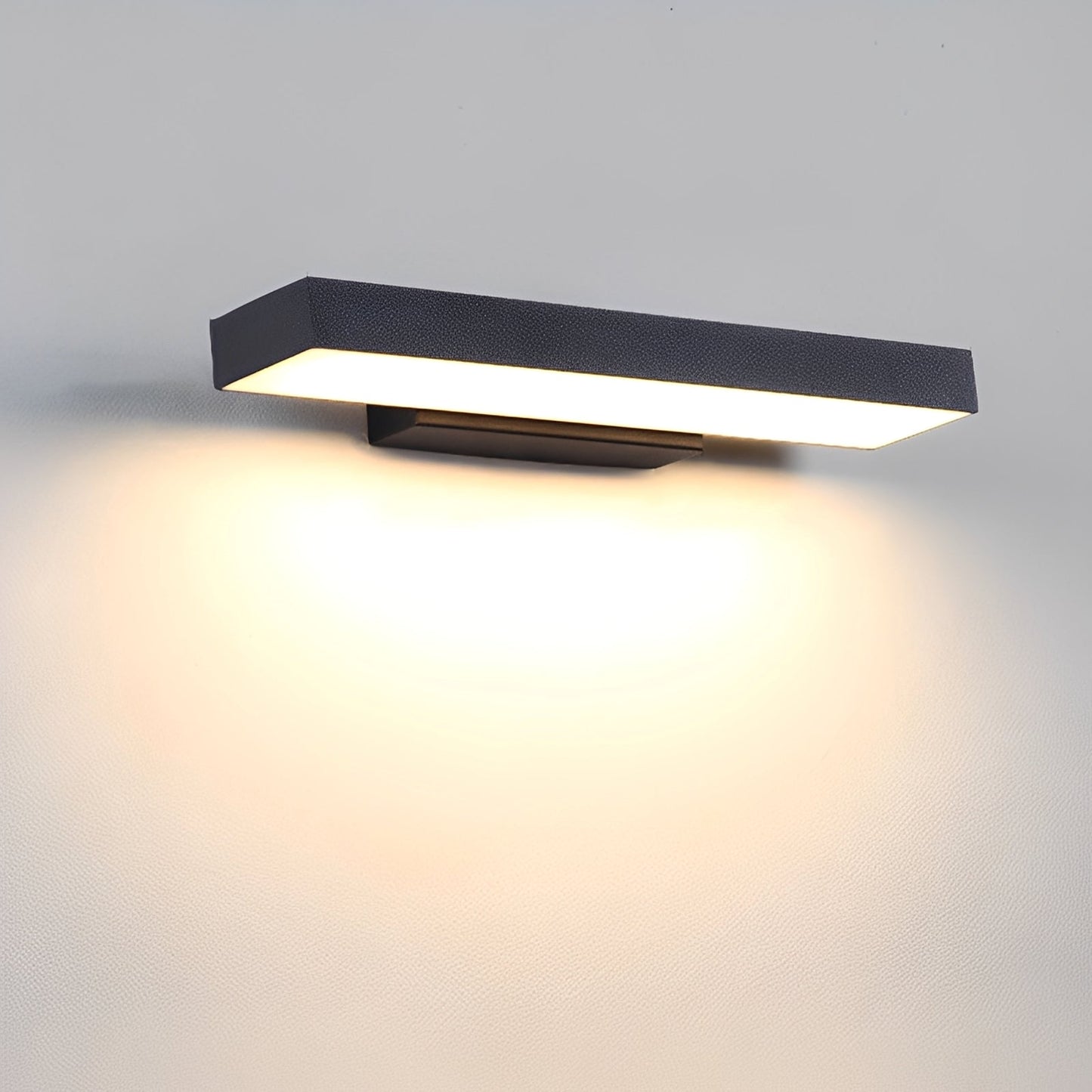 Leona – Moderne Außenleuchte aus Edelstahl mit Sensor