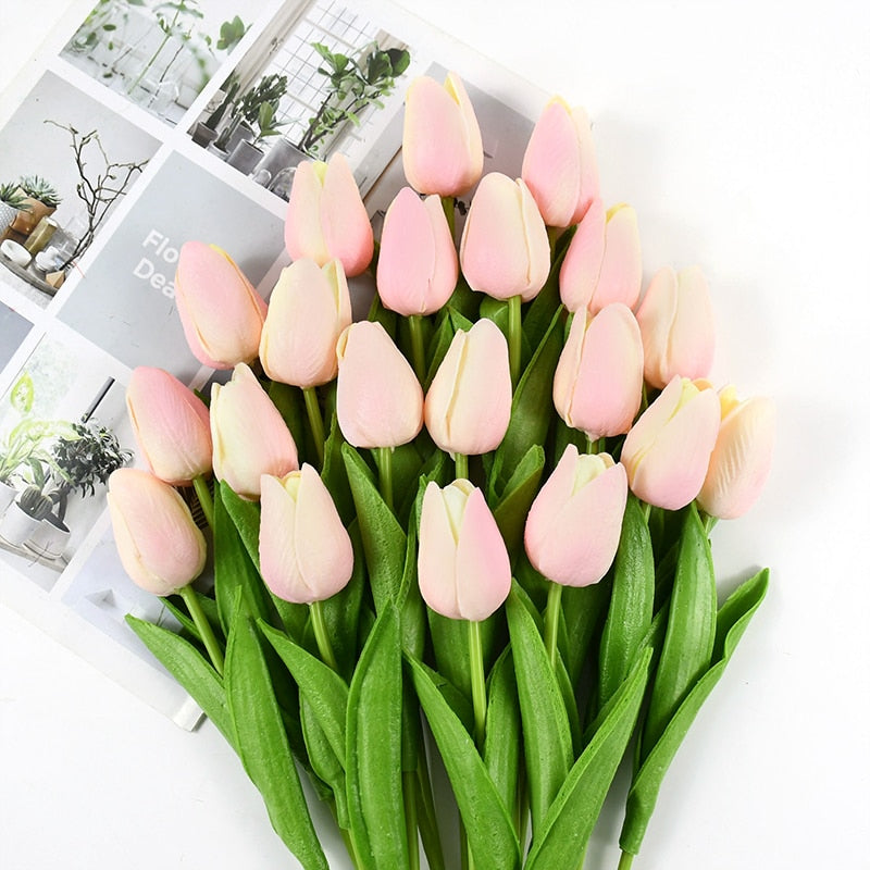 Künstliche Tulpensträuße in realistischer Optik
