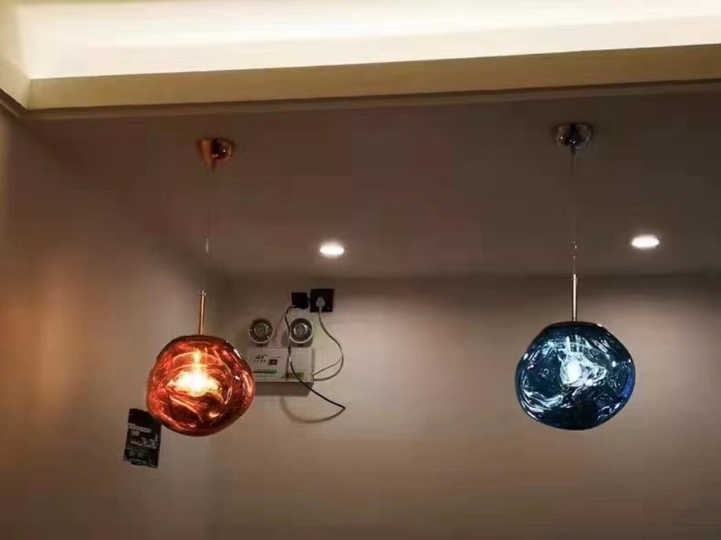 LavaGlow - LED-Pendelleuchte aus mundgeblasenem Lavaglas