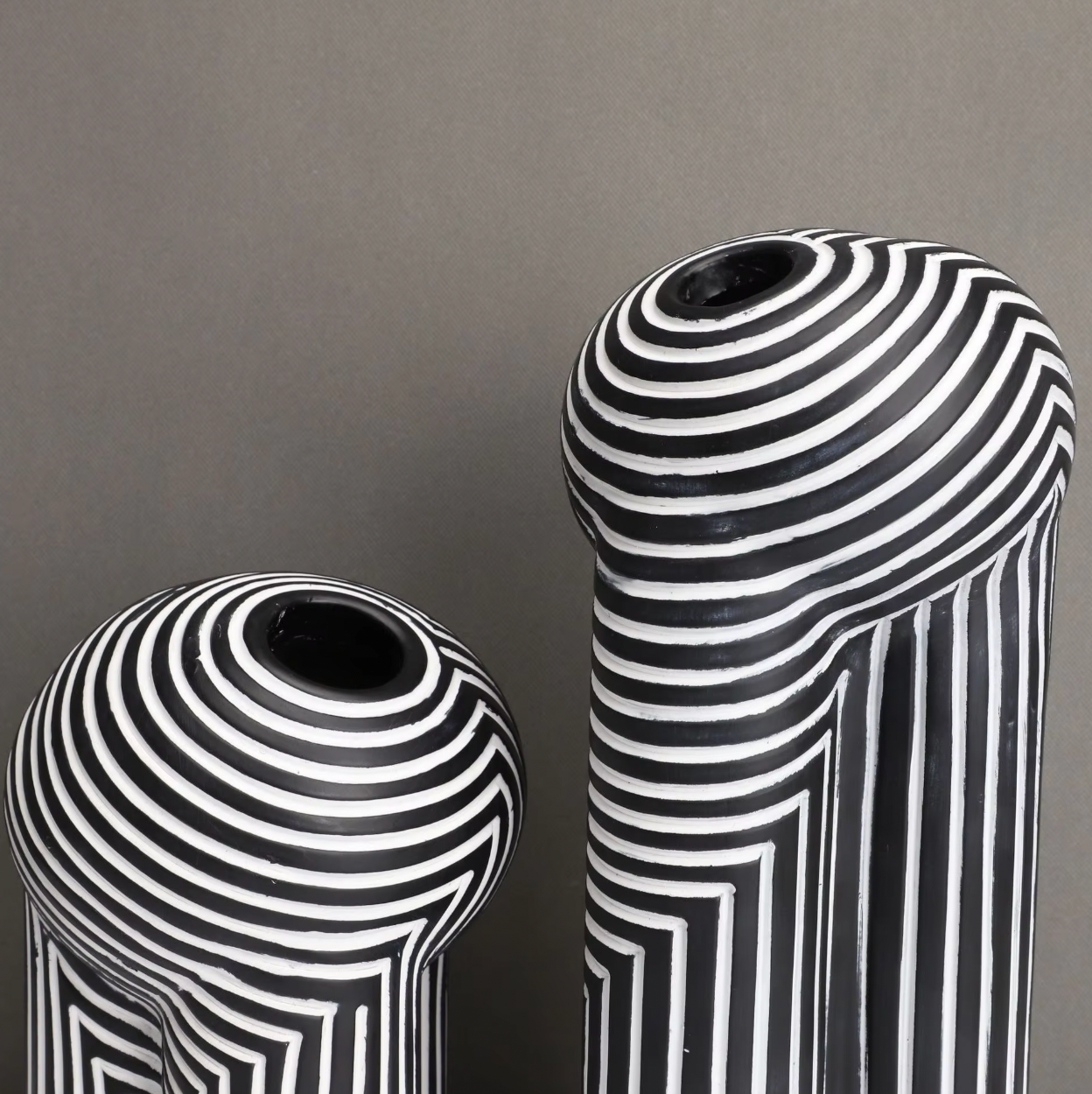 Vivienne – Europäische Vase mit Schwarz-Weiß-Muster