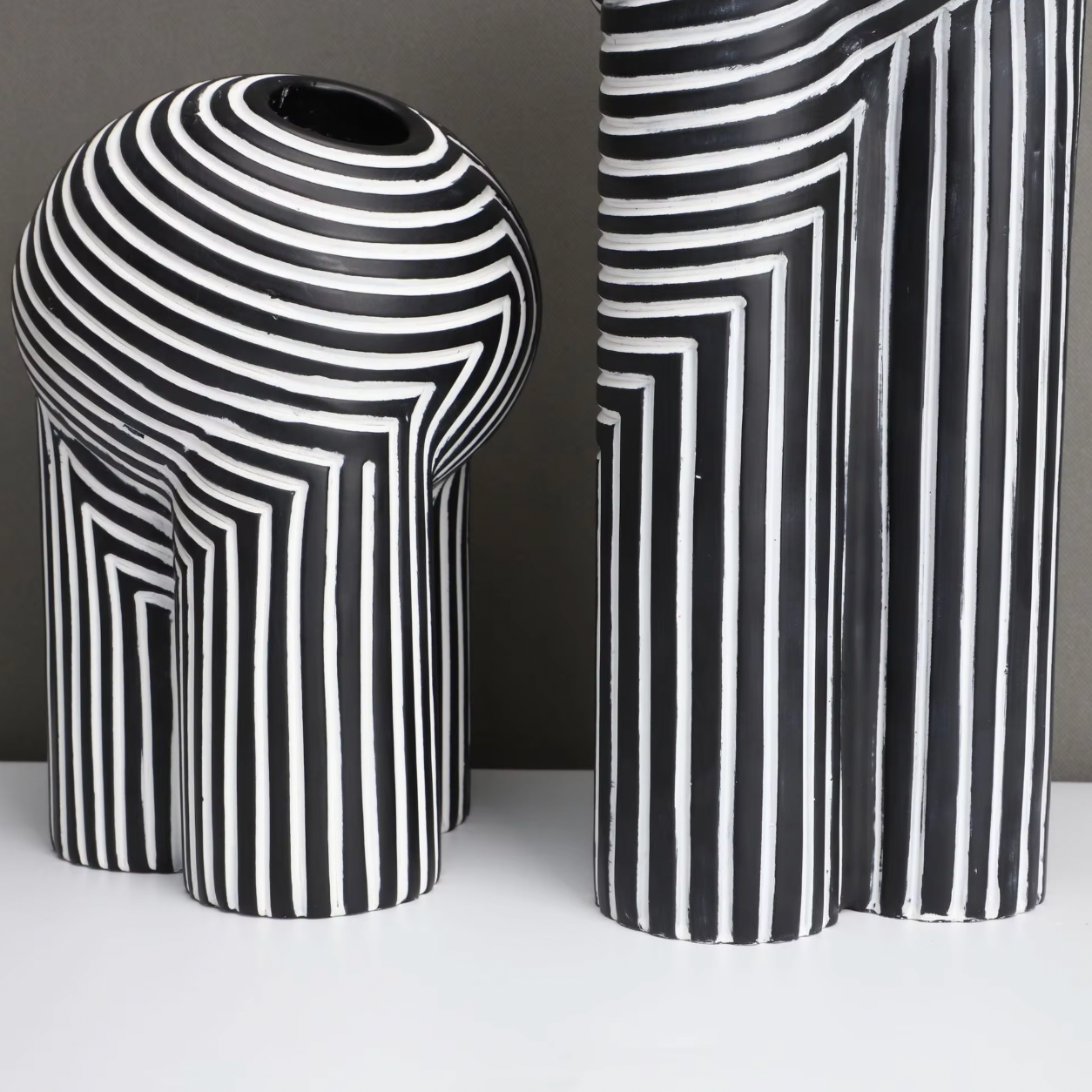 Vivienne – Europäische Vase mit Schwarz-Weiß-Muster