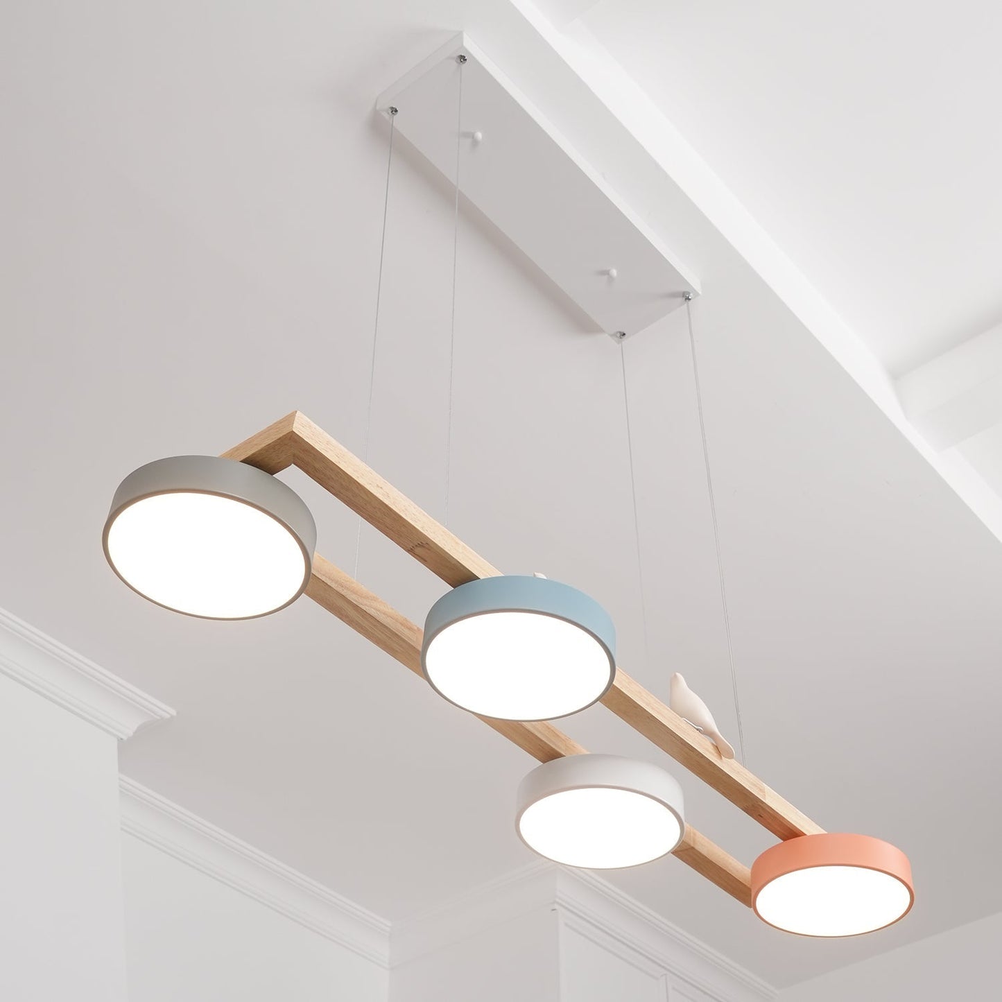 Elian – Moderne LED-Pendelleuchte aus Massivholz