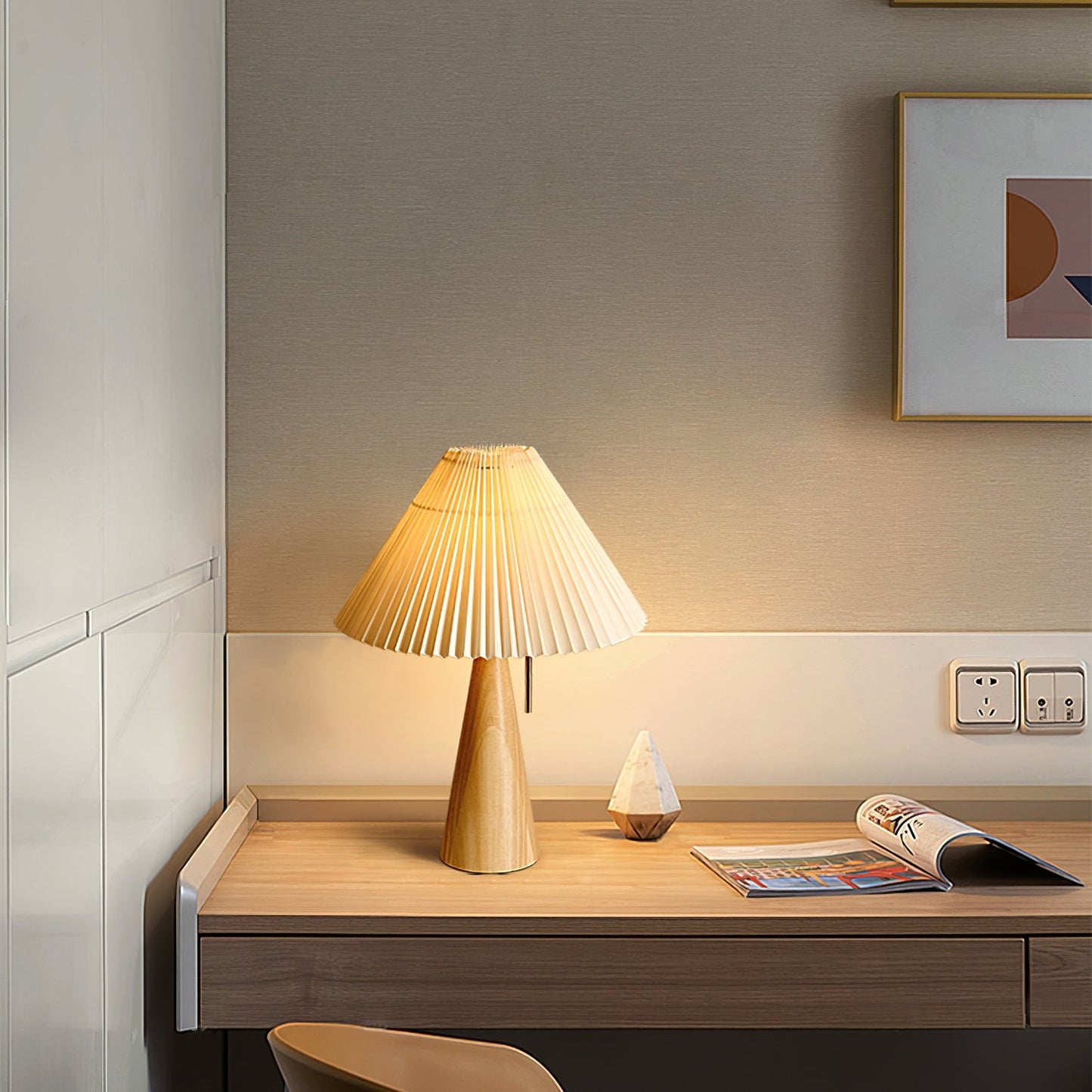 Rami – Tischlampe aus Walnussholz