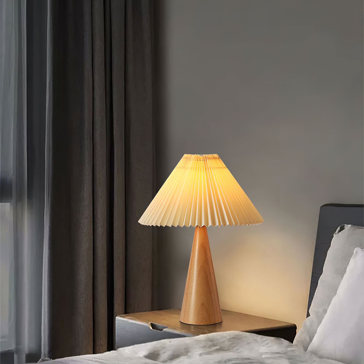Rami – Tischlampe aus Walnussholz