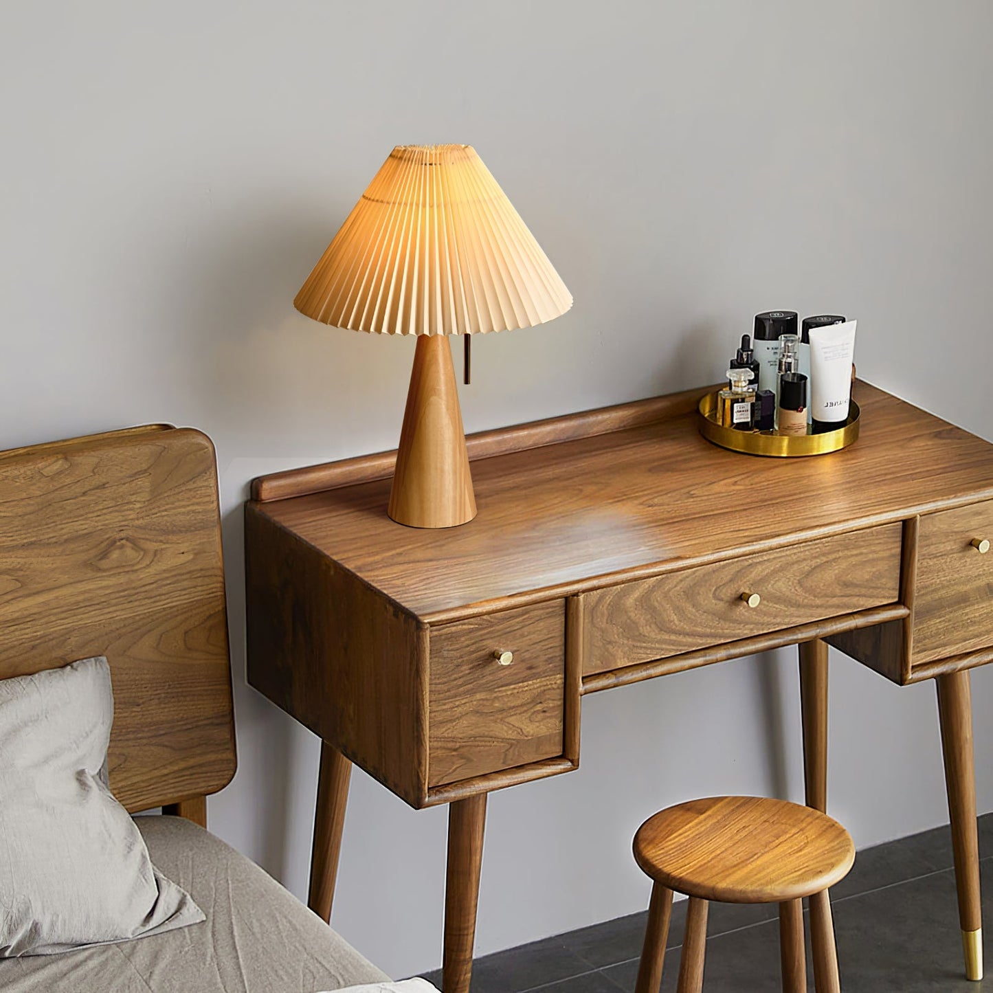 Rami – Tischlampe aus Walnussholz